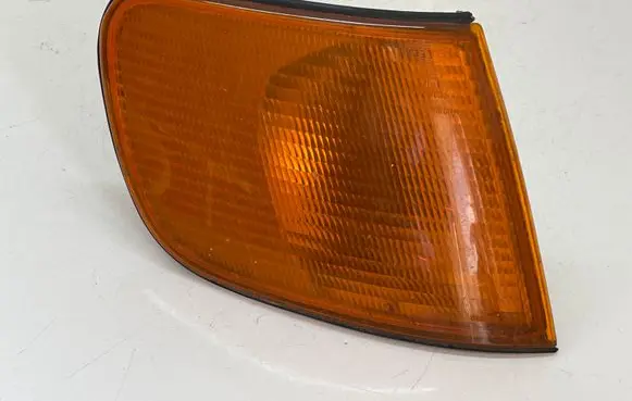 Audi A6 S6 C4 4A Front indicator light 137984