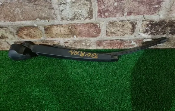 Volkswagen Touran II Wiper motor
