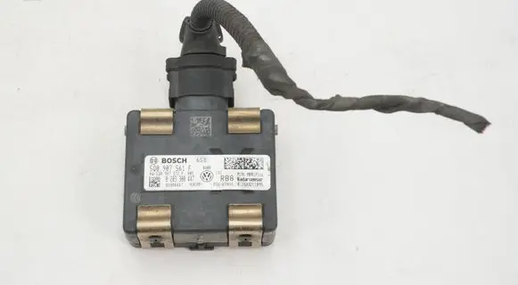 Volkswagen PASSAT B8 Distronic sensor radar 5Q0907561F 0203300447