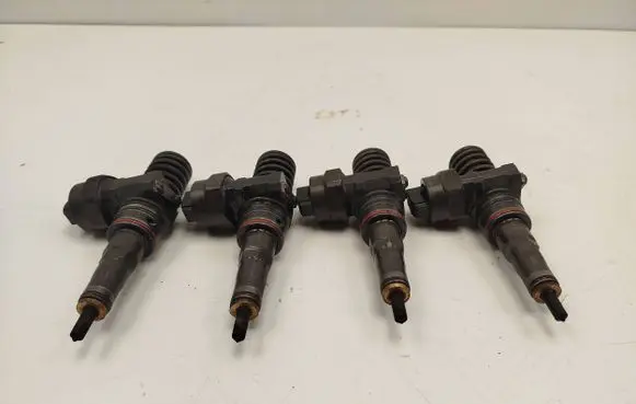 Skoda Fabia Mk1 (6Y) Fuel injector 0414720015