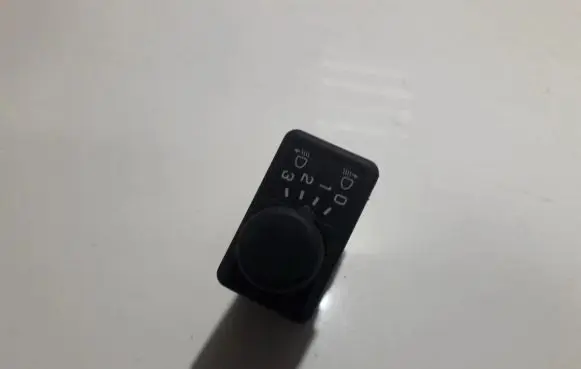 Nissan Almera N16 Headlight level height control switch