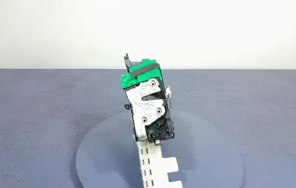 Hyundai i30 Front door lock 81310-G3040