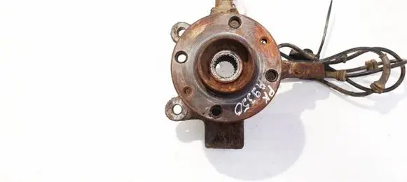 Nissan Note (E11) Front wheel hub