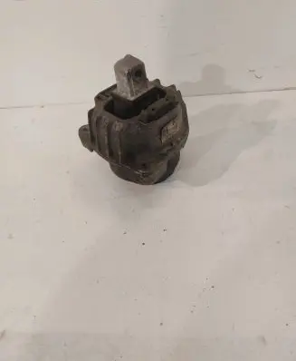 Engine mount bracket