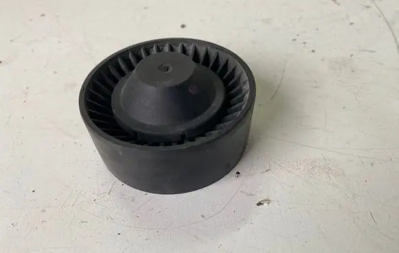 Toyota Avensis T270 Belt tensioner pulley 166490R010
