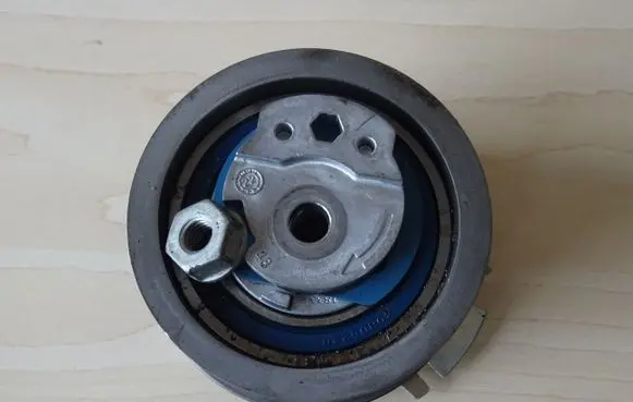 Volkswagen PASSAT B6 Timing belt/chain tensioner 40BD6220 979608