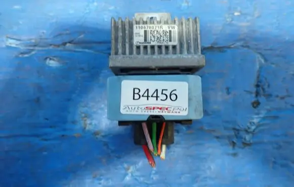 Renault Sandero I Glow plug pre-heat relay 110678071R