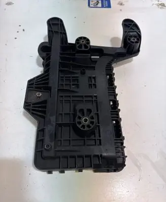 Volkswagen Golf VI Battery tray 1K0915333