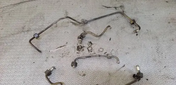 Chrysler Grand Voyager V Fuel injector supply line/pipe 