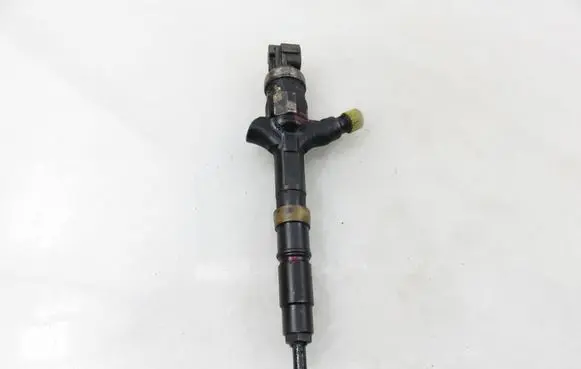 Toyota Avensis T220 Fuel injector 2367027030