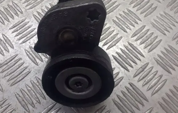 Mercedes-Benz C W204 Alternator belt tensioner pulley A2712000270