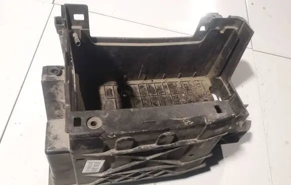 Battery box tray