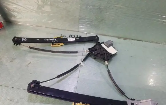 Volkswagen T-Cross Front door window regulator with motor 2GM837462A