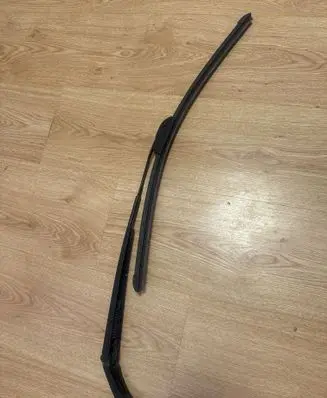 Toyota Yaris Front wiper blade arm