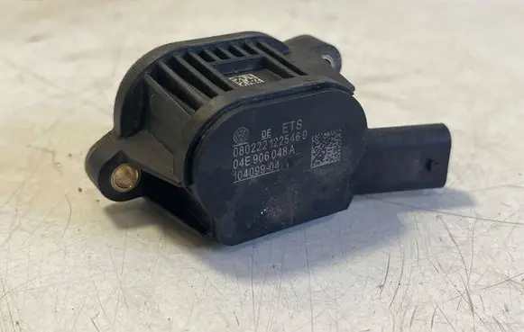 Audi Q3 F3 Camshaft vanos timing valve 04E906048A