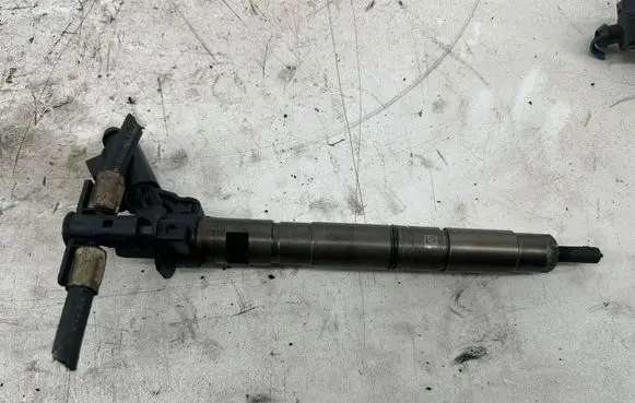 Audi A5 8T 8F Fuel injector 059130277AR 0445116015