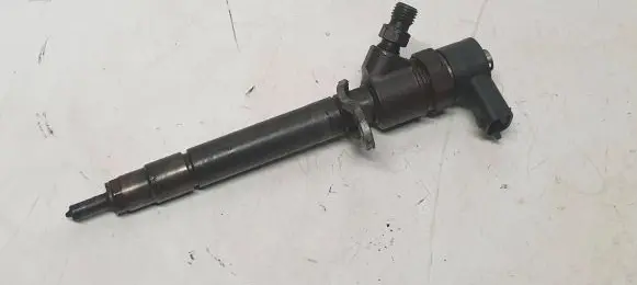 Volvo XC70 Fuel injector 30777526