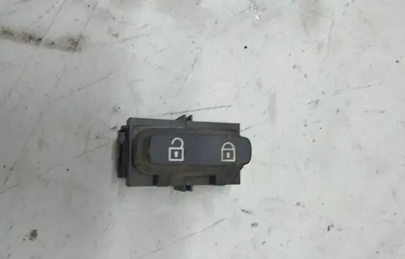 Volvo V70 Central locking switch button 30710475 SN50025081430653 03451600