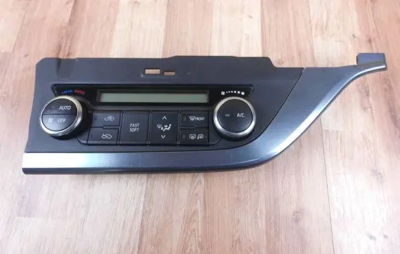 Toyota Auris E180 Climate control unit 5590002460