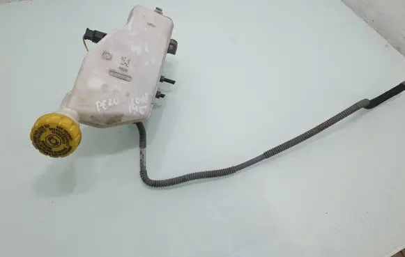 Peugeot 2008 I Master brake cylinder 32069745
