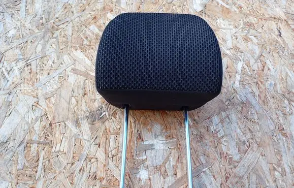 Hyundai i30 Front seat headrest 