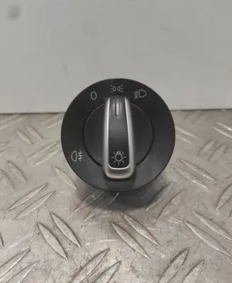 Volkswagen Tiguan Light switch