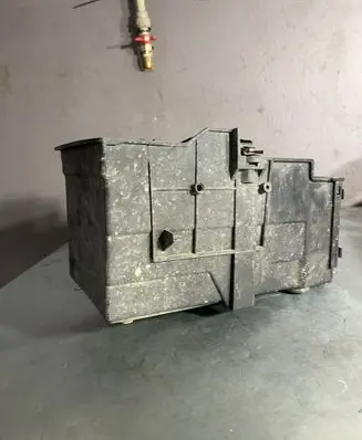 Battery box tray