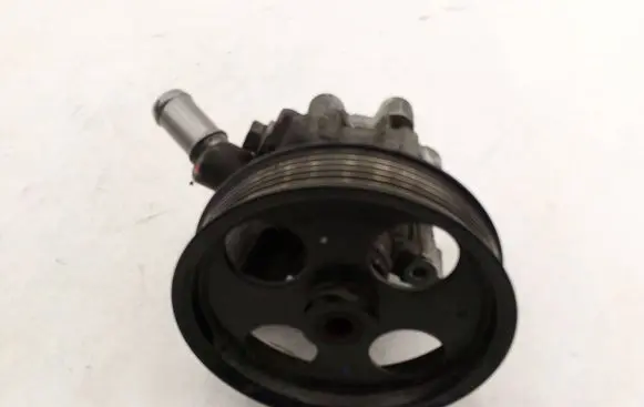 Opel Insignia A Power steering pump