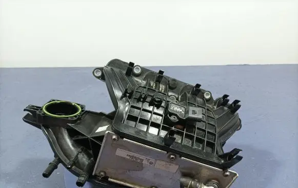 Volkswagen Golf Plus Intake manifold 03C129711AK