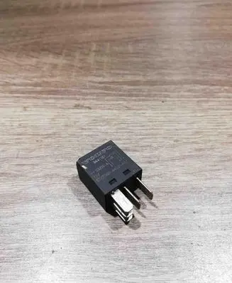 Volvo XC90 Other relay 9441161 033261A