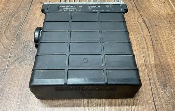 Mercedes-Benz E W124 Engine control unit/module 0280800286 0075451532