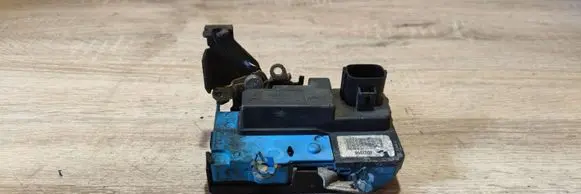 Volvo V70 Front door lock 9141701