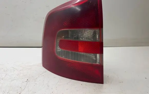 Skoda Octavia Mk2 (1Z) Rear/tail lights 27592102