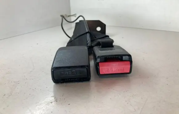 Nissan Qashqai+2 Rear seatbelt buckle
