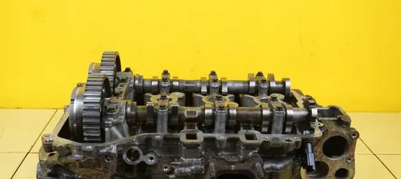 Peugeot 208 I Engine head 9671708880 KOMPLETNA