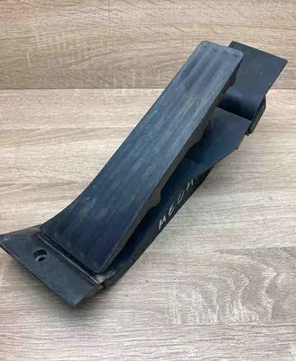 BMW 5 E60 E61 Accelerator throttle pedal 6772646 25916010 USED