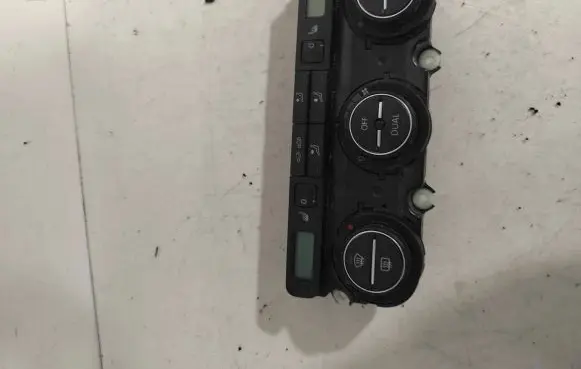 Volkswagen PASSAT B6 Climate control unit 74677581 291007