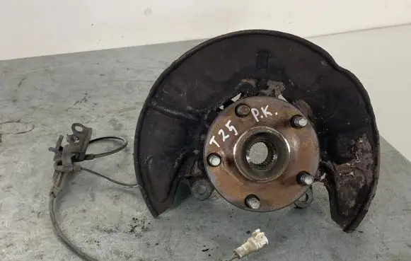 Toyota Avensis T250 Front wheel hub