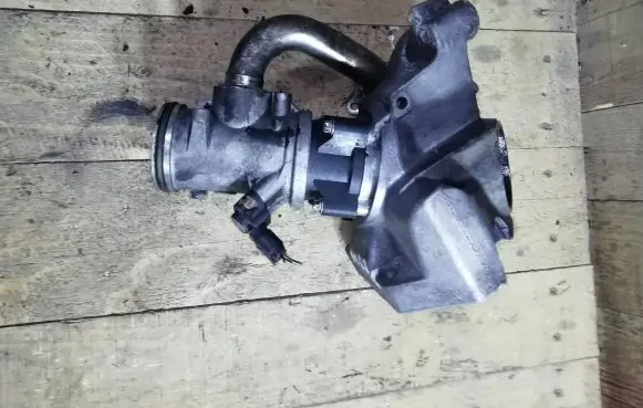 Intake resonator