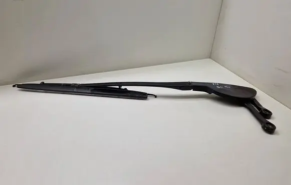 Front wiper blade arm