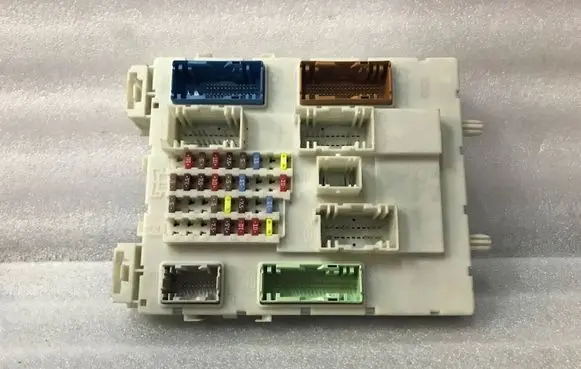 Volvo V40 Fuse module 31453131