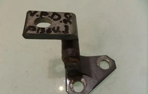 Volkswagen PASSAT B6 Front door upper hinge 3C0831402C