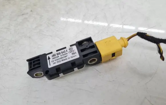 Audi A3 S3 8P Airbag deployment crash/impact sensor 4B0959643E