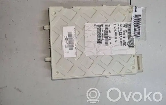 Ford Focus Fuse module AV6T9A340AAA