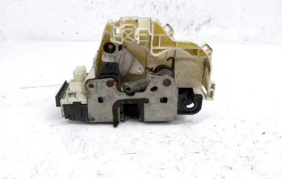 Chrysler Town & Country V Front door lock P04589693AB