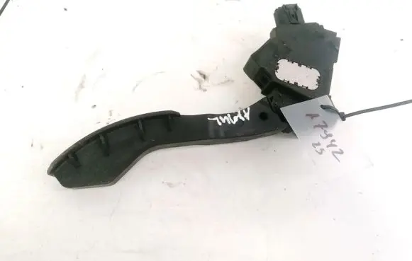 Toyota Avensis T270 Accelerator throttle pedal 7811002010 78110-02010