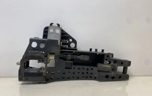 Rear door exterior handle/bracket