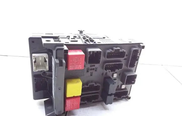 Renault Vel Satis Relay mounting block 8200220681