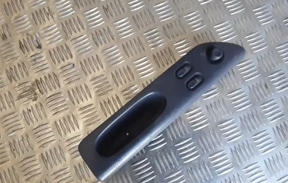 Renault Espace III Electric window control switch 7701686