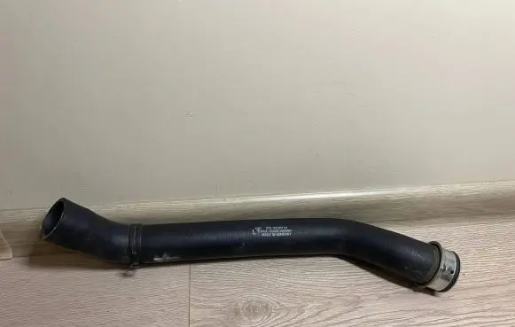 Porsche Panamera (970) Engine coolant pipe/hose 97010650101